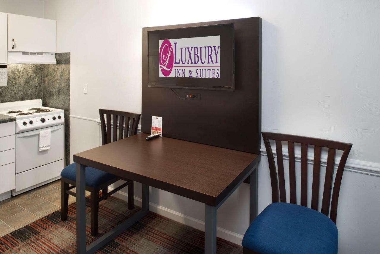 Luxbury Inn & Suites 매리빌 외부 사진